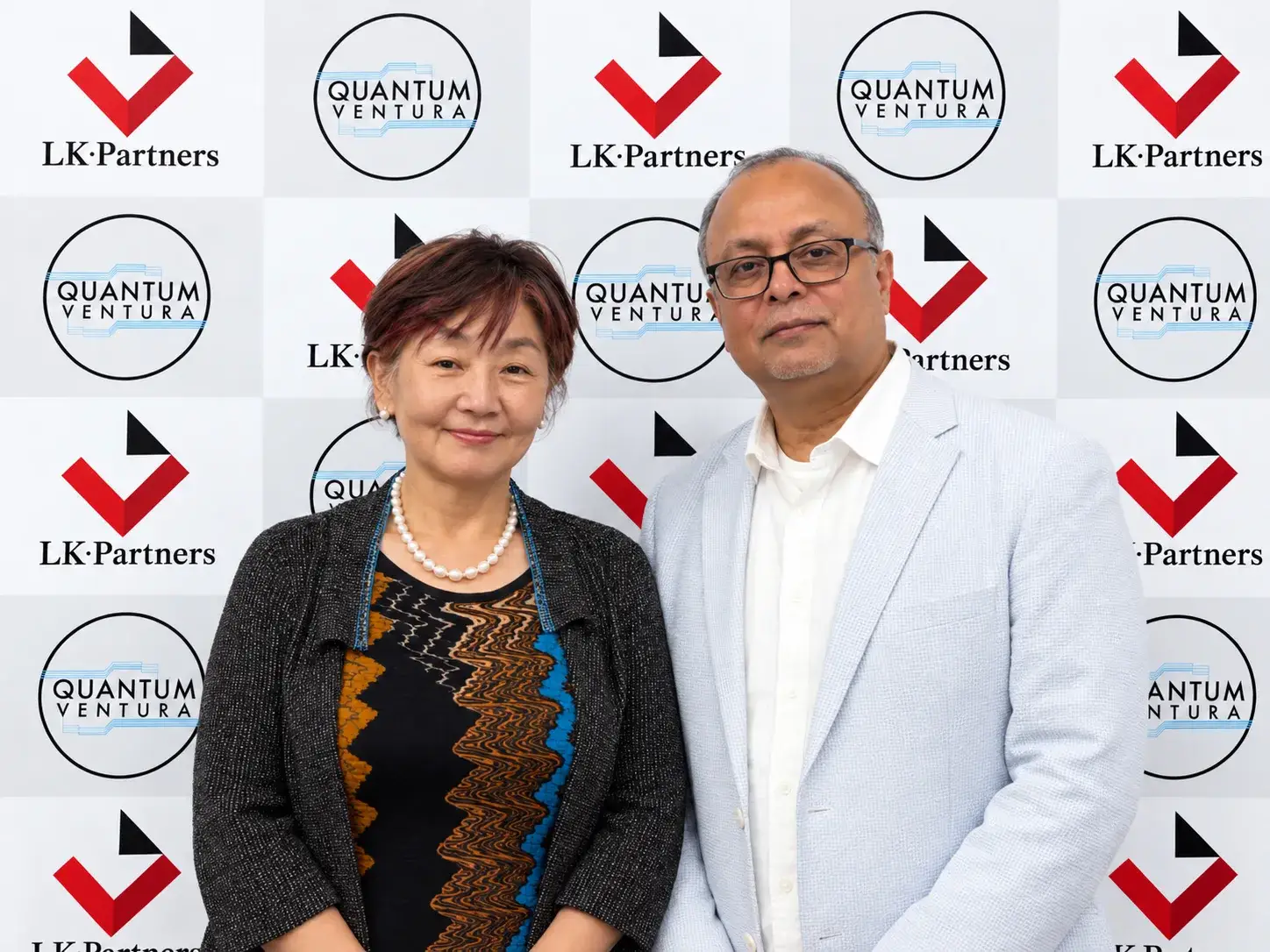株式会社LK・Partners 代表取締役 森川 尚子（左）と Quantum Ventura, Inc. President & CEO Srini Vasan（右）